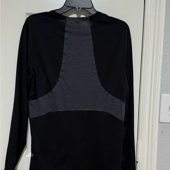 Lululemon Men's Black Long Sleeve Shirt - Picture 3 of 5
